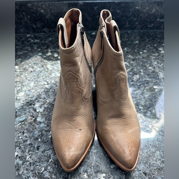 FRYE Reina Heeled Western Ankle  Bootie in Tan Ash Leather Women’s Size 6.5 - Picture 10 of 15